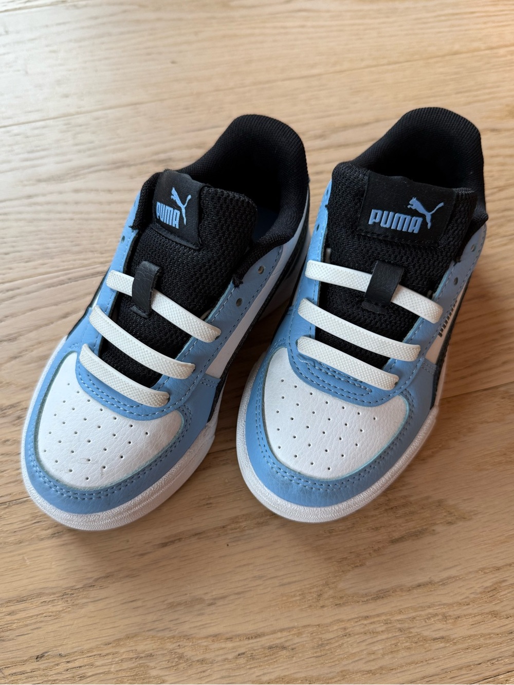Puma Kids Low-Top Sneakers in Light Blue, White and Black
